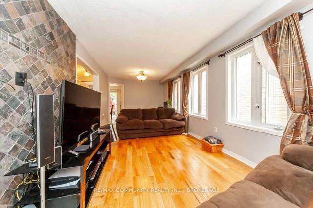 28 Summerdale Cres, House semidetached with 3 bedrooms, 4 bathrooms and 4 parking in Brampton ON | Image 35