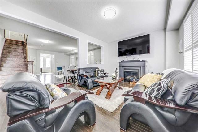 27 Butson Cres, House detached with 5 bedrooms, 5 bathrooms and 4 parking in Clarington ON | Image 2