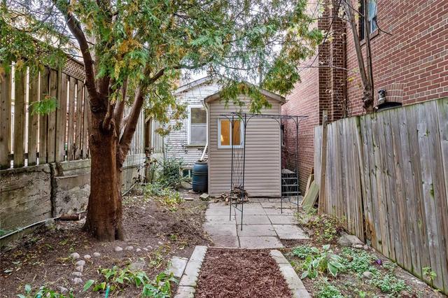 28 Corby Ave, House detached with 1 bedrooms, 2 bathrooms and 1 parking in Toronto ON | Image 4