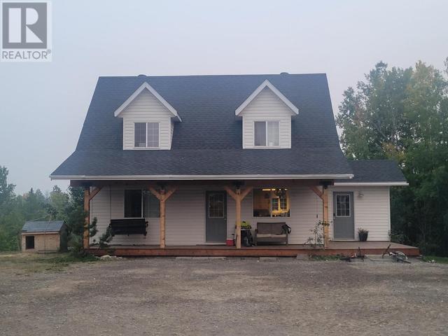 379 97 Highway S, House detached with 3 bedrooms, 2 bathrooms and null parking in Peace River E BC | Image 1