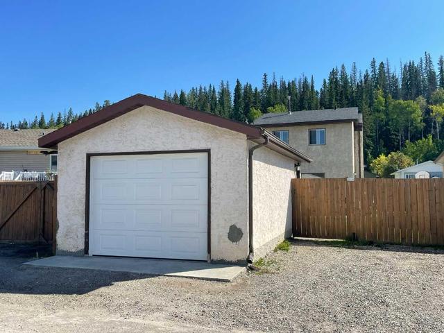 401 Boutin Avenue, House detached with 3 bedrooms, 1 bathrooms and 2 parking in Hinton AB | Image 2