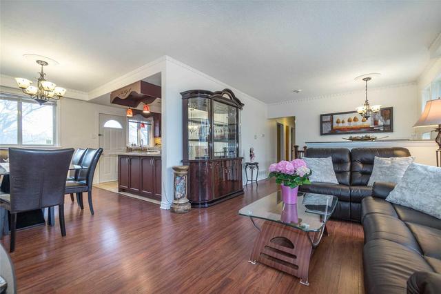 4 Applefield Dr, House detached with 3 bedrooms, 2 bathrooms and 3 parking in Toronto ON | Image 5