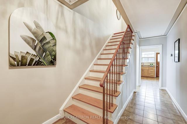 52 Kanarick Cres, House semidetached with 3 bedrooms, 2 bathrooms and 4 parking in Toronto ON | Image 19