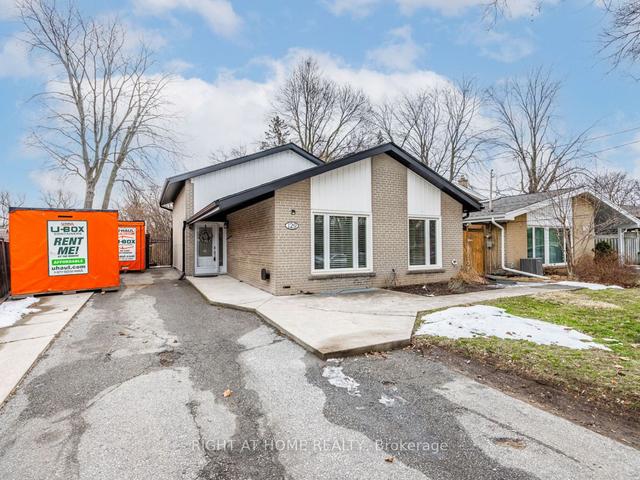129 Thistle Down Blvd, House detached with 4 bedrooms, 2 bathrooms and 5 parking in Toronto ON | Image 1