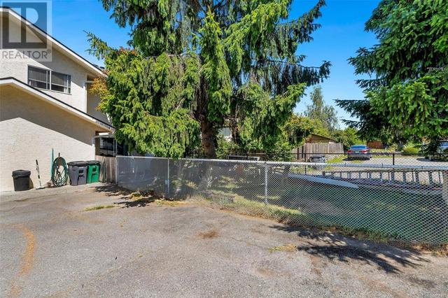 4307 Tyndall Ave, House detached with 3 bedrooms, 2 bathrooms and 2 parking in Saanich BC | Image 37