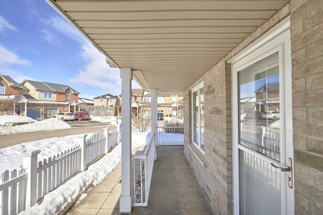 42 Trevino Circ, House attached with 3 bedrooms, 3 bathrooms and 3 parking in Barrie ON | Image 4