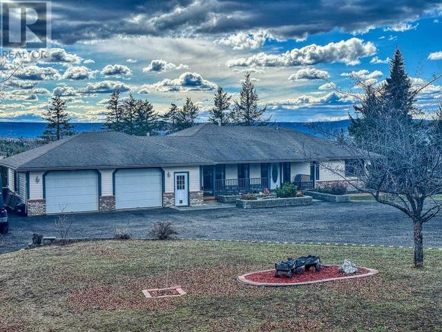 2952 Prospector Road, House detached with 4 bedrooms, 3 bathrooms and null parking in Cariboo F BC | Image 2