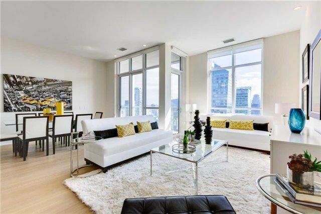 Ph2 - 300 Front St W, Condo with 2 bedrooms, 3 bathrooms and 2 parking in Toronto ON | Image 3
