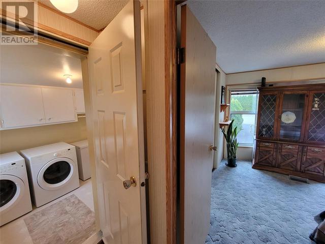 715 10th Avenue, House detached with 2 bedrooms, 2 bathrooms and null parking in Keremeos BC | Image 23