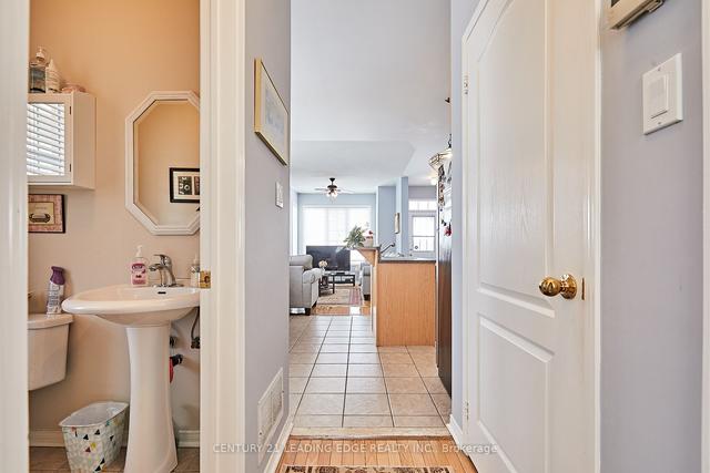 2182 Bur Oak Ave, House semidetached with 3 bedrooms, 3 bathrooms and 2 parking in Markham ON | Image 3