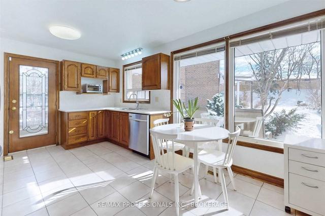12 Sherin Crt, House detached with 3 bedrooms, 3 bathrooms and 7 parking in Toronto ON | Image 2