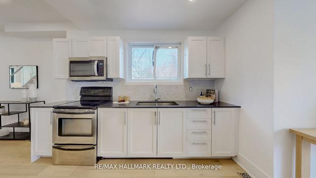 190 Chatham Ave, House semidetached with 3 bedrooms, 1 bathrooms and 2 parking in Toronto ON | Image 14