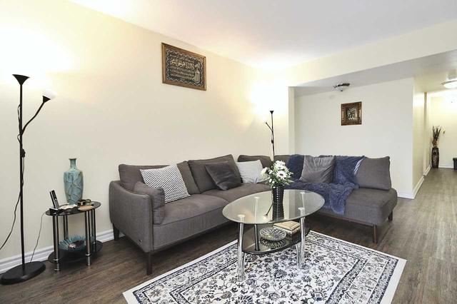 719 - 39 Kimbercroft Crt, Condo with 3 bedrooms, 2 bathrooms and 1 parking in Toronto ON | Image 3