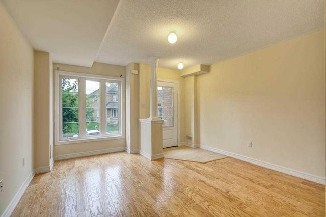 16 Belanger Cres, House attached with 3 bedrooms, 3 bathrooms and 2 parking in Toronto ON | Image 3