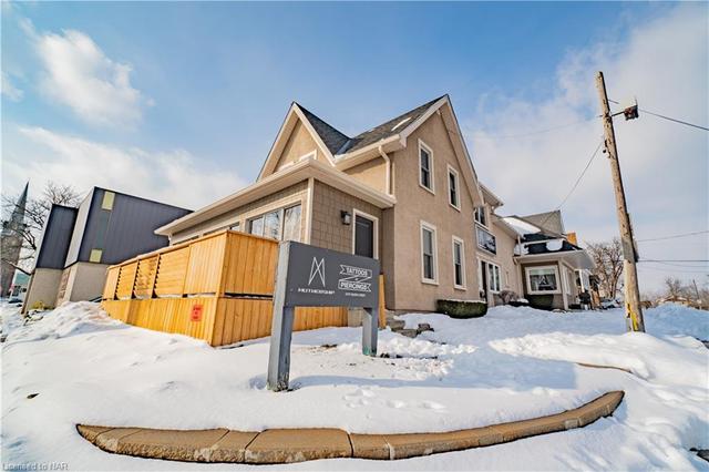 4729 Queen Street, House detached with 2 bedrooms, 1 bathrooms and null parking in Niagara Falls ON | Image 1