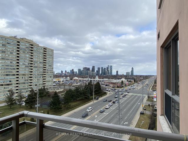 803 - 810 Scollard Crt, Condo with 1 bedrooms, 1 bathrooms and 1 parking in Mississauga ON | Image 5