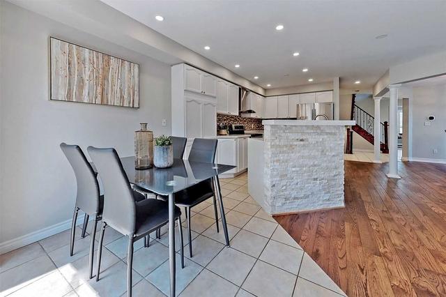 3912 Mcdowell Dr, House semidetached with 4 bedrooms, 4 bathrooms and 3 parking in Mississauga ON | Image 4