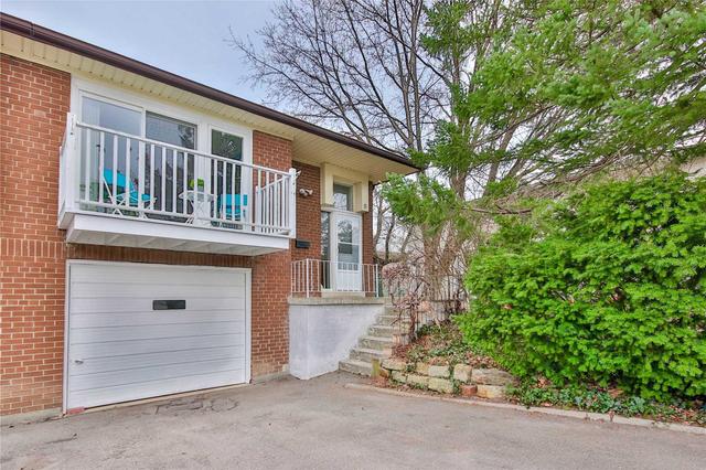 9 Lowbank Crt, House semidetached with 4 bedrooms, 2 bathrooms and 3 parking in Toronto ON | Image 1