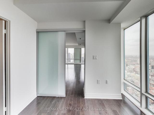 4407 - 8 The Esplanade Ave, Condo with 2 bedrooms, 2 bathrooms and 1 parking in Toronto ON | Image 18