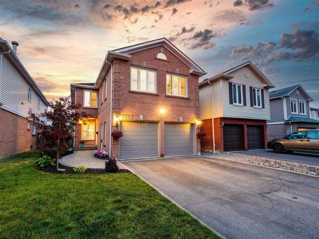 1060 Moorelands Cres, House detached with 3 bedrooms, 3 bathrooms and 6 parking in Pickering ON | Image 1