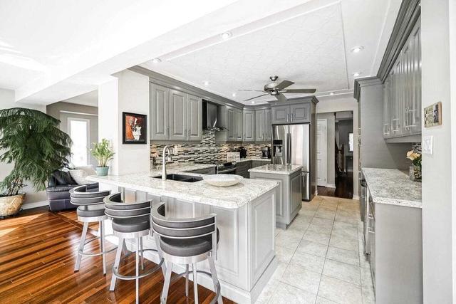 8 Iris Cres, House detached with 4 bedrooms, 3 bathrooms and 6 parking in Brampton ON | Image 9