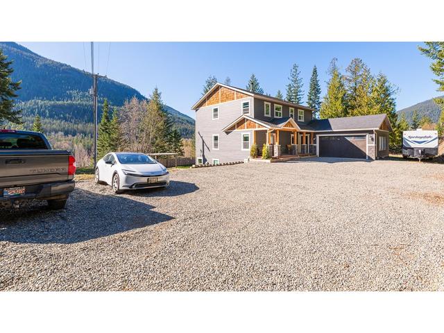 4817 Goat River North Road, House detached with 4 bedrooms, 4 bathrooms and 6 parking in Central Kootenay B BC | Image 47