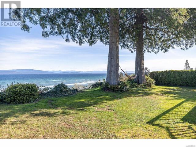 1077 Eaglecrest Dr, House detached with 6 bedrooms, 3 bathrooms and 6 parking in Qualicum Beach BC | Image 33