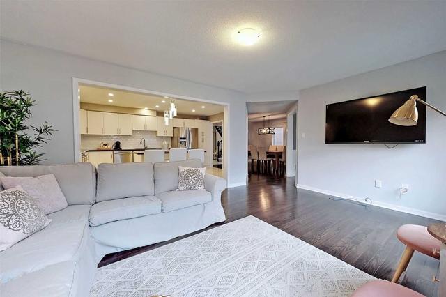 77 Ruhl Dr, House detached with 4 bedrooms, 3 bathrooms and 4 parking in Milton ON | Image 3