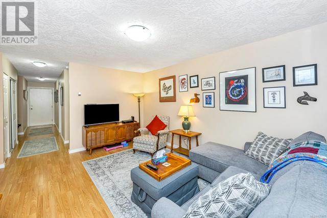 203 - 940 Inverness Rd, Condo with 2 bedrooms, 2 bathrooms and 1 parking in Saanich BC | Image 7