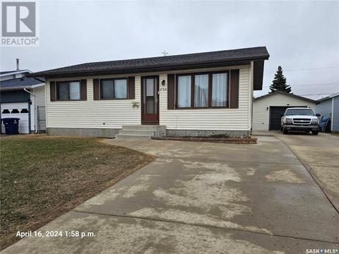506 5th Street S, House detached with 2 bedrooms, 2 bathrooms and null parking in Martensville SK | Card Image