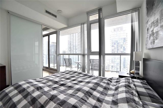 3112 - 290 Adelaide St W, Condo with 1 bedrooms, 1 bathrooms and 0 parking in Toronto ON | Image 2