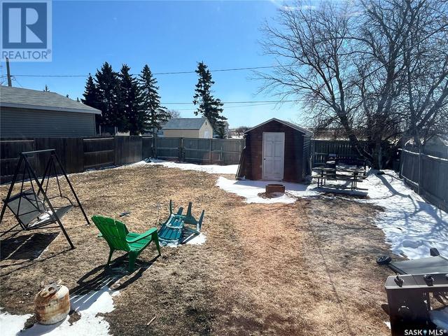 615 1st Avenue S, House detached with 5 bedrooms, 2 bathrooms and null parking in Bruno SK | Image 3