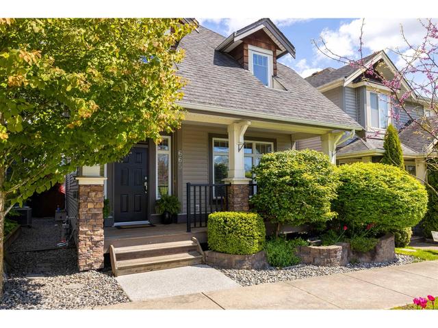 6652 193a Street, House detached with 4 bedrooms, 4 bathrooms and 3 parking in Surrey BC | Image 2