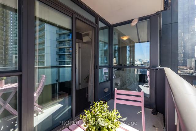 1402 - 295 Adelaide St W, Condo with 2 bedrooms, 2 bathrooms and 1 parking in Toronto ON | Image 13