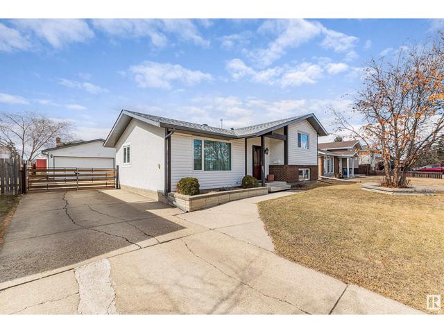 9712 Morinville Dr, House detached with 4 bedrooms, 2 bathrooms and 4 parking in Morinville AB | Image 2