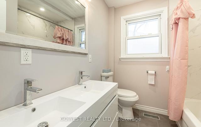 106 Wellesworth Dr, House detached with 3 bedrooms, 2 bathrooms and 3 parking in Toronto ON | Image 9