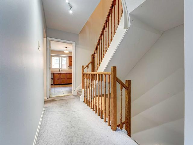 21 Bards Walkway, Townhouse with 3 bedrooms, 3 bathrooms and 2 parking in Toronto ON | Image 2