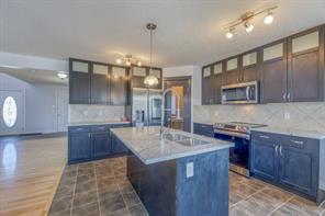 122 Channelside Cove Sw, House detached with 7 bedrooms, 3 bathrooms and 4 parking in Calgary AB | Image 2
