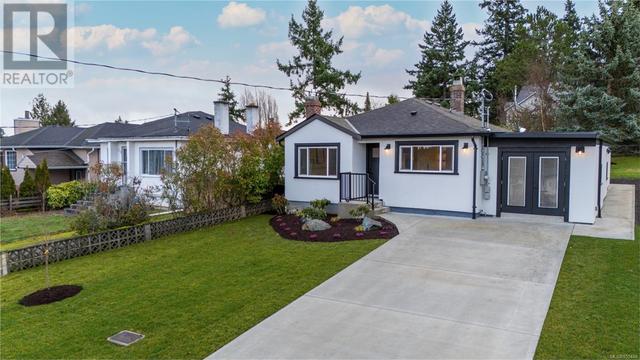 537 Broadway St, House detached with 3 bedrooms, 1 bathrooms and 6 parking in Saanich BC | Image 84