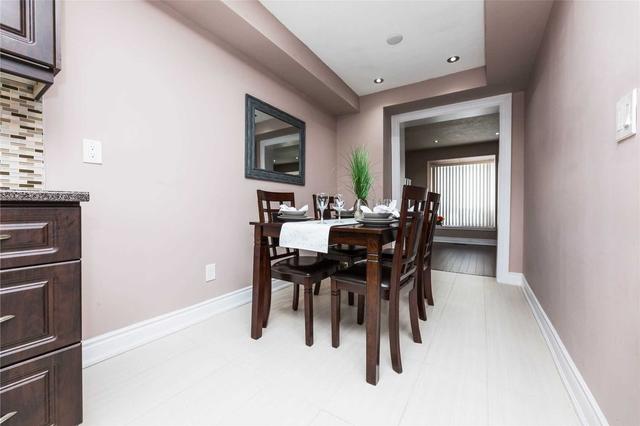 100 Carleton Pl, Townhouse with 3 bedrooms, 2 bathrooms and 2 parking in Brampton ON | Image 3