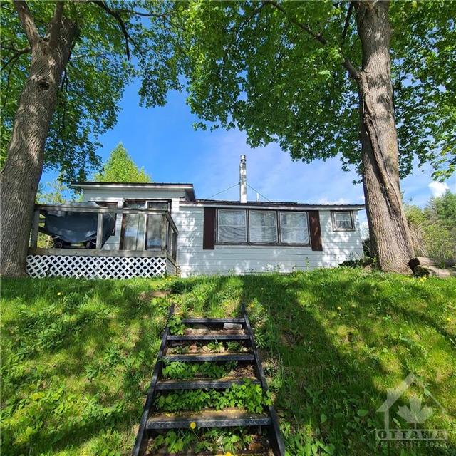 2610 River Road, House detached with 2 bedrooms, 1 bathrooms and null parking in Ottawa ON | Image 1