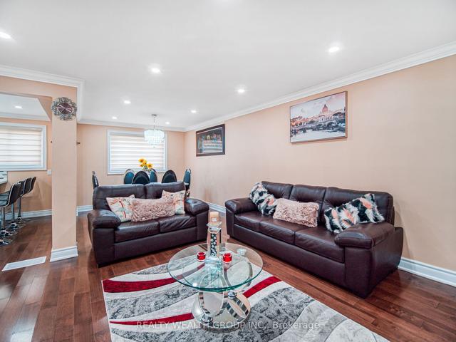 47 Kentish Cres E, House detached with 4 bedrooms, 10 bathrooms and 4 parking in Toronto ON | Image 2