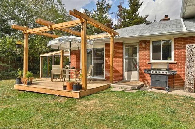8750 Mansewood Tr, House detached with 3 bedrooms, 2 bathrooms and 8 parking in Milton ON | Image 19