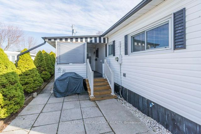 25 Linden Blvd, Home with 3 bedrooms, 1 bathrooms and 4 parking in Quinte West ON | Image 16