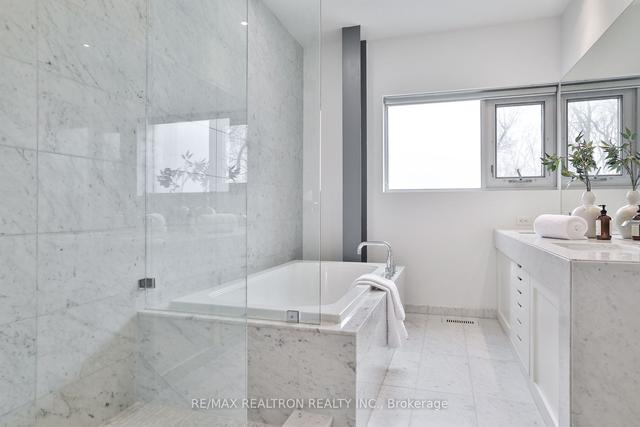 561 Arlington Ave, House detached with 3 bedrooms, 4 bathrooms and 1 parking in Toronto ON | Image 22