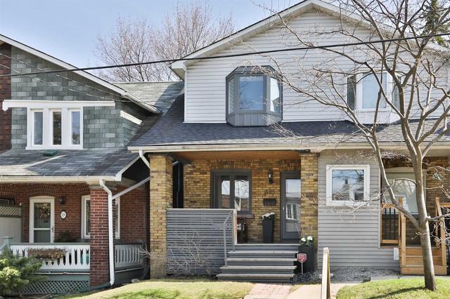 305 Roselawn Ave, House semidetached with 3 bedrooms, 2 bathrooms and 1 parking in Toronto ON | Image 1