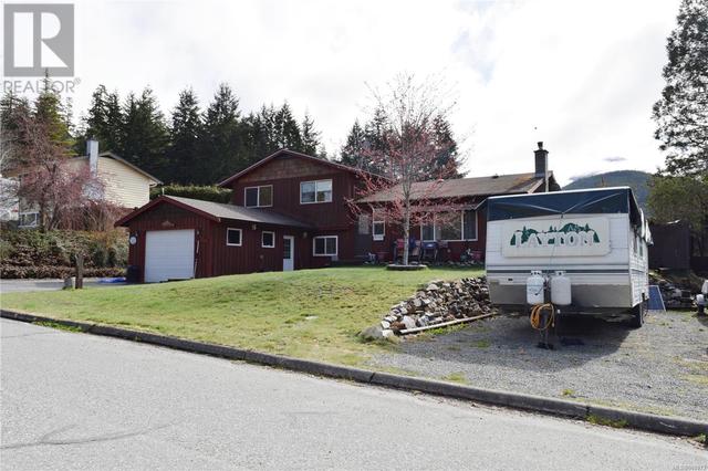 621 Dogwood Dr, House detached with 3 bedrooms, 2 bathrooms and 4 parking in Gold River BC | Image 2