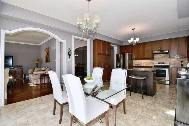 65 Vitlor Dr, House detached with 4 bedrooms, 4 bathrooms and 6 parking in Richmond Hill ON | Image 4
