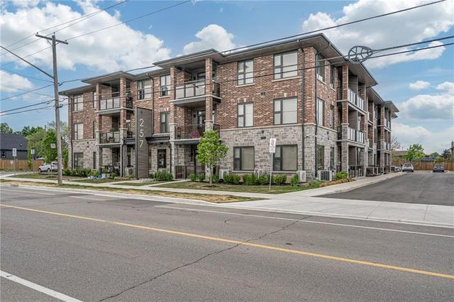 206 - 257 Millen Road, Condo with 2 bedrooms, 1 bathrooms and 1 parking in Hamilton ON | Image 1