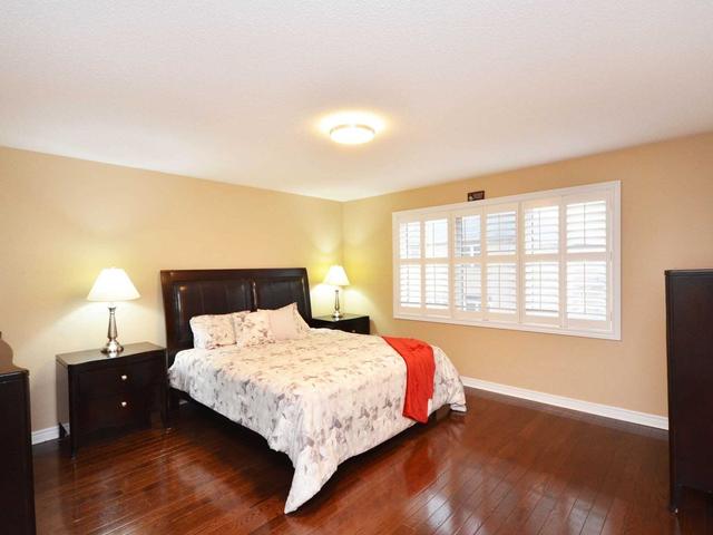 19 Sleightholme Cres, House semidetached with 3 bedrooms, 3 bathrooms and 2 parking in Brampton ON | Image 3